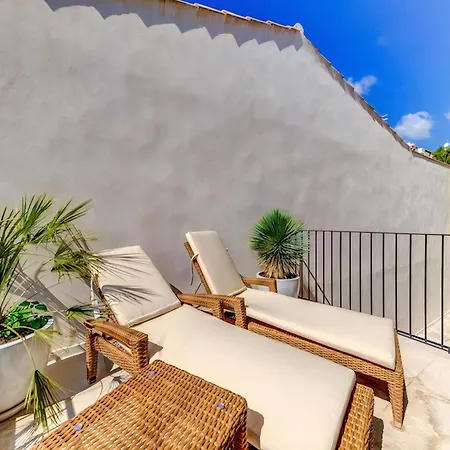 Willa Charming Alicanti 4 Bedrooms Positioned In The Heart Of Old Town