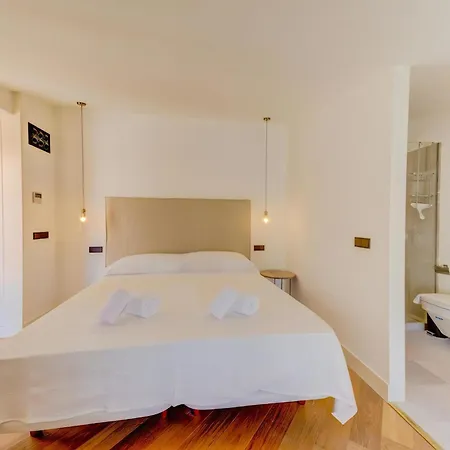 Charming Alicanti 4 Bedrooms Positioned In The Heart Of Old Town Willa *
