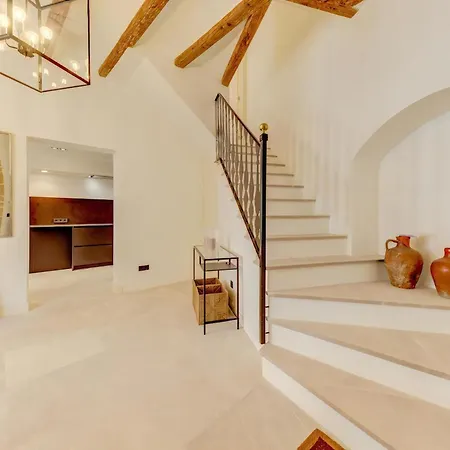 Villa Charming Alicanti 4 Bedrooms Positioned In The Heart Of Old Town Pollença