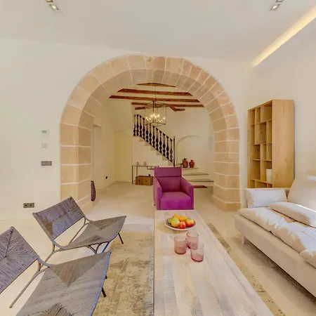 Charming Alicanti 4 Bedrooms Positioned In The Heart Of Old Town Pollensa