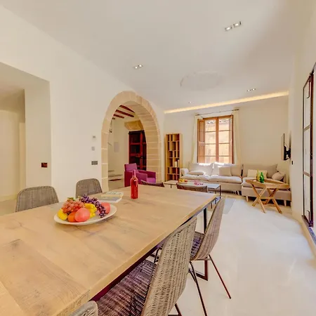 Charming Alicanti 4 Bedrooms Positioned In The Heart Of Old Town Willa *
